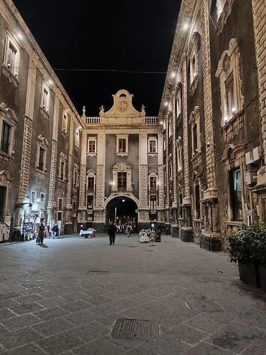La Porta Di Mezzo Apartment Catania